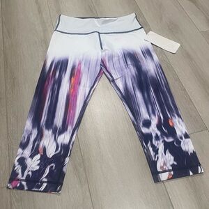 Lululemon Wunder Under Crop
Never Worn 
Bought at Outlet - No visible flaws